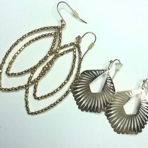 558 Lot of 2 goldtone dangle drop Beaded and fan shape earrings